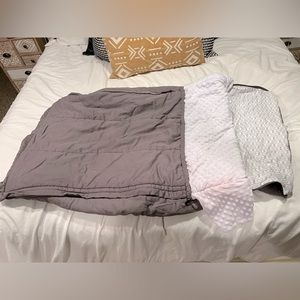 Toddler bed sized beddy.